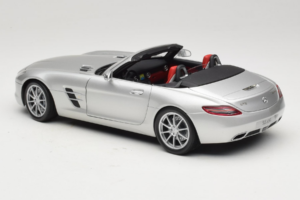 Mercedes SLS AMG Roadster Iridium Zilver Minichamps 1:18 B66960078 Metaal — afbeelding 7 van 8
