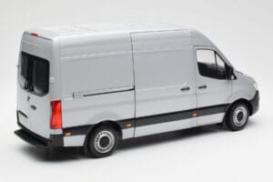 Mercedes Sprinter W907 Zilver Norev 1:18 183424 Metaal — afbeelding 3 van 8