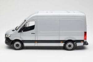 Mercedes Sprinter W907 Zilver Norev 1:18 183424 Metaal — afbeelding 4 van 8