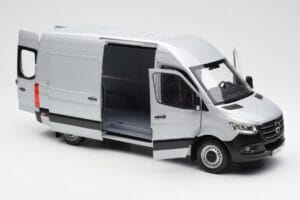 Mercedes Sprinter W907 Zilver Norev 1:18 183424 Metaal — afbeelding 5 van 8
