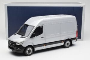 Mercedes Sprinter W907 Zilver Norev 1:18 183424 Metaal — afbeelding 8 van 8