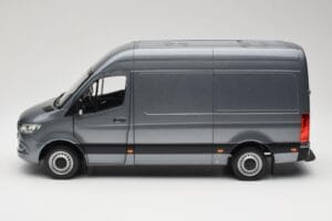 Mercedes Sprinter W907 Bestelwagen Selenite Grey Metallic Norev 1:18 B66004163 Metaal — afbeelding 4 van 8