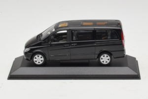 Mercedes Viano W639 Atlantis Blue Minichamps 1:43 B67871200 Metaal