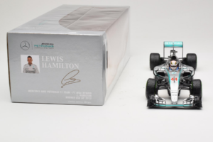 Mercedes W06 #44 L. Hamilton Mercedes AMG Petronas United States Grand Prix Winner World Champion 2015 Minichamps 1:18 110150 — afbeelding 6 van 7