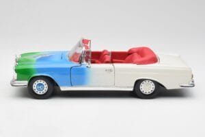 Mercedes 280SE W108 Tricolor Maisto 1:18 56014 Metaal — afbeelding 4 van 8