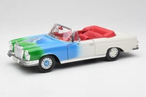 Mercedes 280SE W108 Tricolor Maisto 1:18 56014 Metaal