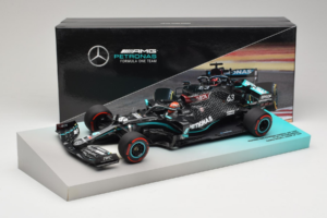 Mercedes W11 #63 G. Russell Mercedes AMG Petronas Sakhir Grand Prix 2020 Minichamps 1:18 113201663 Hars — afbeelding 7 van 7