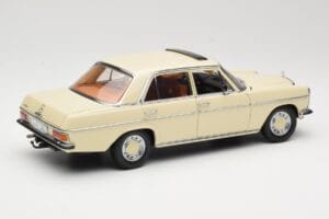 Mercedes W115 Strich 8 Crème Sun Star 1:18 4581 Metaal — afbeelding 3 van 8