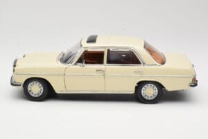 Mercedes W115 Strich 8 Crème Sun Star 1:18 4581 Metaal — afbeelding 4 van 8