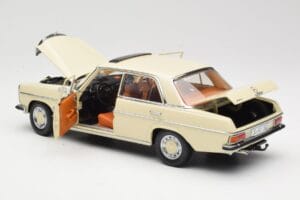 Mercedes W115 Strich 8 Crème Sun Star 1:18 4581 Metaal — afbeelding 5 van 8
