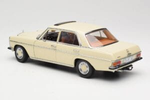Mercedes W115 Strich 8 Crème Sun Star 1:18 4581 Metaal — afbeelding 7 van 8