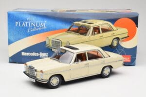 Mercedes W115 Strich 8 Crème Sun Star 1:18 4581 Metaal — afbeelding 8 van 8