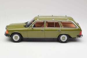 Mercedes W123 200T Cypress Groen BoS Models 1:18 BOS008 Metaal — afbeelding 3 van 6