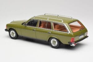 Mercedes W123 200T Cypress Groen BoS Models 1:18 BOS008 Metaal — afbeelding 5 van 6