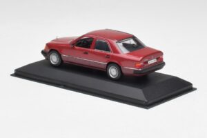 Mercedes 300D W124 Rood Minichamps 1:43 3209 Metaal — afbeelding 3 van 4