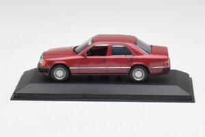 Mercedes 300D W124 Rood Minichamps 1:43 3209 Metaal