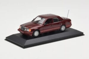 Mercedes W124 Dark Red Metallic Minichamps 1:43 MB002 Metaal — afbeelding 2 van 4