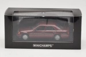 Mercedes W124 Dark Red Metallic Minichamps 1:43 MB002 Metaal — afbeelding 4 van 4
