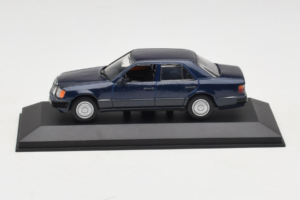 Mercedes W124 Donkerblauw Minichamps 1:43 MB006 Metaal