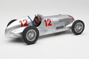 Mercedes W125 #12 R. Caracciola Grand Prix 1937 CMC 1:18 M-052 Metaal — afbeelding 2 van 6