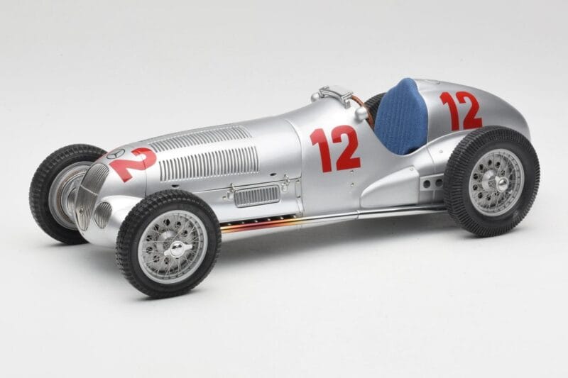 Mercedes W125 #12 R. Caracciola Grand Prix 1937 CMC 1:18 M-052 Metaal