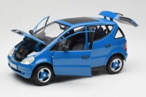 Mercedes A-Class W168 Azure Blauw Maisto 1:18 50311 Metaal — afbeelding 2 van 8