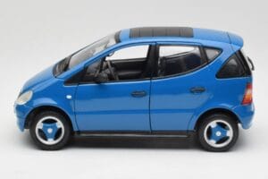 Mercedes A-Class W168 Azure Blauw Maisto 1:18 50311 Metaal — afbeelding 4 van 8