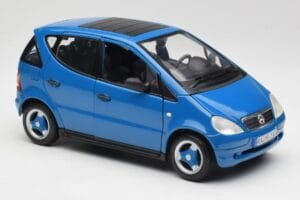 Mercedes A-Class W168 Azure Blauw Maisto 1:18 50311 Metaal — afbeelding 6 van 8