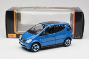 Mercedes A-Class W168 Azure Blauw Maisto 1:18 50311 Metaal — afbeelding 8 van 8