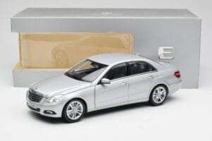Mercedes E-Klasse W212 Avantgarde Iridium Zilver Lak Uitgave 2 Minichamps 1:18 B66960212-D2 Metaal — afbeelding 11 van 11