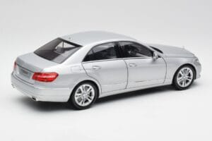 Mercedes E-Klasse W212 Avantgarde Iridium Zilver Lak Uitgave 2 Minichamps 1:18 B66960212-D2 Metaal — afbeelding 3 van 11