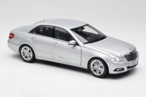 Mercedes E-Klasse W212 Avantgarde Iridium Zilver Lak Uitgave 2 Minichamps 1:18 B66960212-D2 Metaal — afbeelding 6 van 11