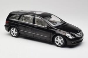 Mercedes R-Class W251 Obsidian Zwart Minichamps 1:18 150034601 Metaal — afbeelding 6 van 8