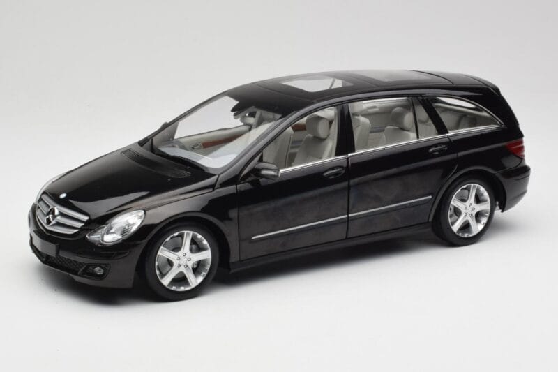 Mercedes R-Class W251 Obsidian Zwart Minichamps 1:18 150034601 Metaal