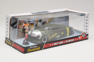 Mercury Gotham or Bust With Harley Quinn Figure Metals Diecast 1:24 30456 Metaal — afbeelding 2 van 3