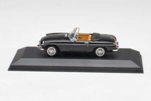 MGB Cabriolet Zwart Minichamps 1:43 430131030 Metaal