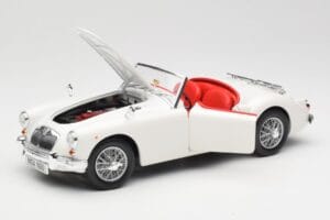 MGA Roadster Old English White Revell 1:18 08455 Metaal — afbeelding 2 van 8