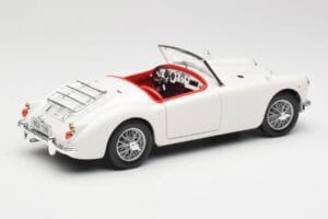 MGA Roadster Old English White Revell 1:18 08455 Metaal — afbeelding 3 van 8