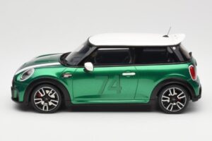 MINI Cooper F56 JCW British Racing Groen Otto 1:18 OT1098 Hars — afbeelding 3 van 6