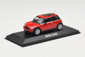 Mini Cooper Rood Minichamps 1:43 MINI010 Metaal — afbeelding 2 van 4