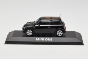 Mini One R50 Zwart Met Zwart Dak Minichamps 1:43 MINI005 Metaal