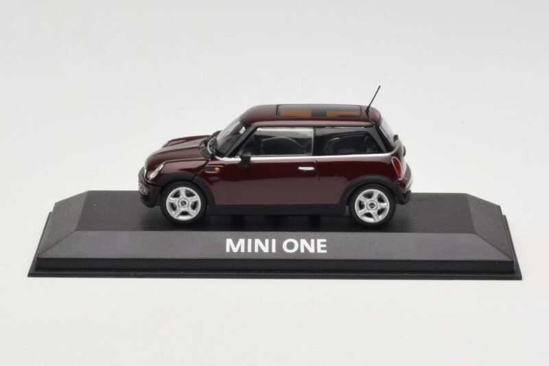 Mini One R50 Donkerrood Met Zwart Dak Minichamps 1:43 MINI008 Metaal