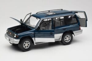 Mitsubishi Pajero V20 LWB Blauw & Zilver Sun Star 1:18 1212 Metaal — afbeelding 2 van 8