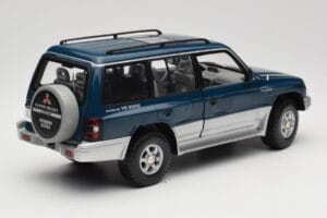 Mitsubishi Pajero V20 LWB Blauw & Zilver Sun Star 1:18 1212 Metaal — afbeelding 3 van 8