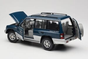 Mitsubishi Pajero V20 LWB Blauw & Zilver Sun Star 1:18 1212 Metaal — afbeelding 5 van 8
