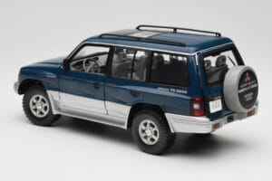 Mitsubishi Pajero V20 LWB Blauw & Zilver Sun Star 1:18 1212 Metaal — afbeelding 7 van 8
