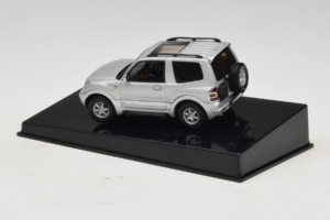 Mitsubishi Pajero SWB Zilver AUTOart 1:43 57113 Metaal — afbeelding 3 van 4