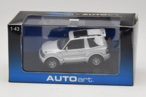 Mitsubishi Pajero SWB Zilver AUTOart 1:43 57113 Metaal — afbeelding 4 van 4