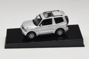 Mitsubishi Pajero SWB Zilver AUTOart 1:43 57113 Metaal