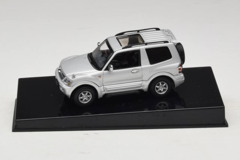 Mitsubishi Pajero SWB Zilver AUTOart 1:43 57113 Metaal